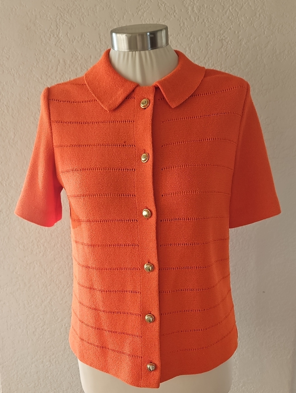 VINTAGE. Women’s Short-Sleeve Button-Down Shirt in Orange with Gold Buttons